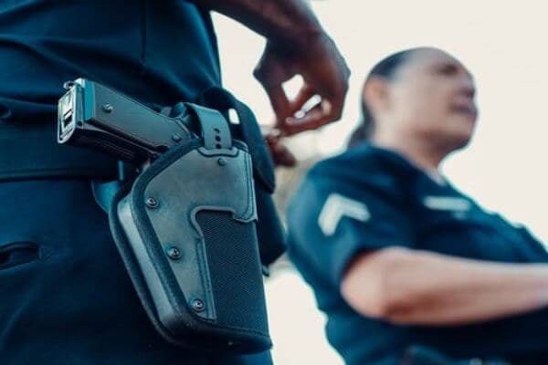 又爆丑闻！3名警员以盗窃罪敲诈市民十万比索被捕！-白菜新闻网-白菜社区-免费彩金
